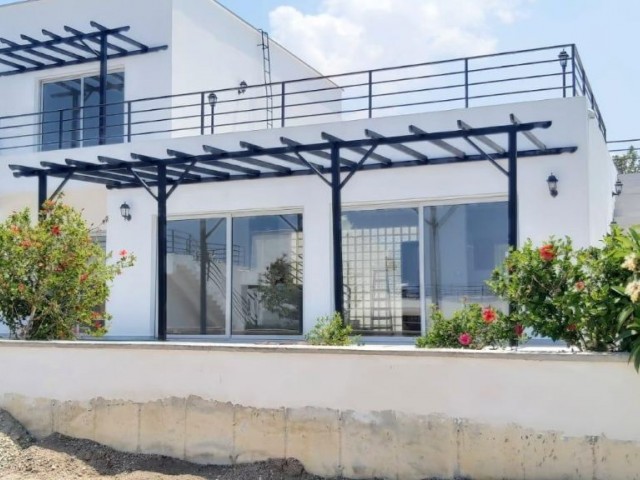 3 bedrooms duplex villa with private pool and garden