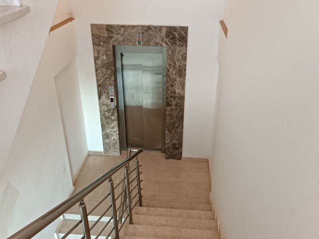 Grosse Wohnung Zu Verkaufen Im Citymall-Viertel Von Famagusta