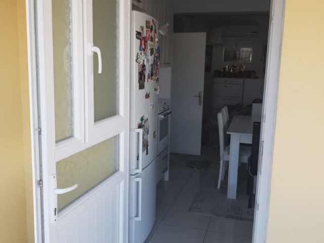 LARGE WELL-MAINTAINED 3 + 1 APARTMENT ON THE GROUND FLOOR NEAR THE FRONT SUPERMARKET IN THE CENTER OF FAMAGUSTA