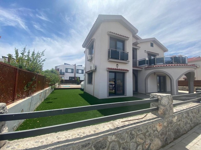 VILLA WITH POOL FOR SALE IN İSKELE LONG BEACH