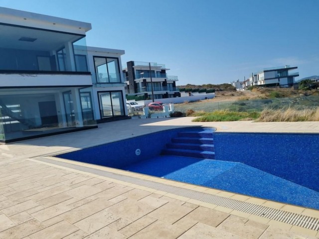 3 bedrooms sea front villa, in half donum land in karsiyaka girne