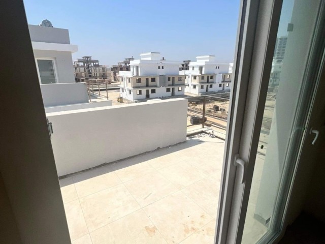 1+1 PENTHOUSE ZUM VERKAUF MIT LUX POOL IN DER REGION İSKELE LONG BEACH