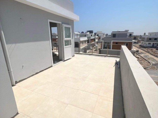 1+1 PENTHOUSE ZUM VERKAUF MIT LUX POOL IN DER REGION İSKELE LONG BEACH