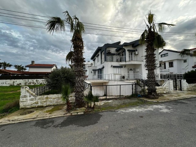 VILLA ZU VERKAUFEN MIT MEERBLICK