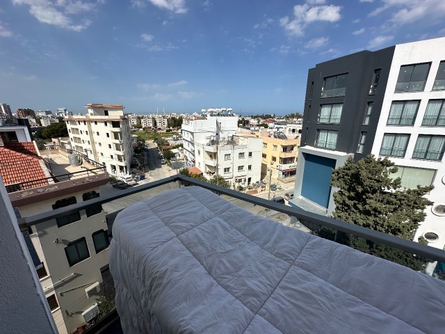 VOLLSTÄNDIG MÖBLIERTE NEUE WOHNUNG ZU VERKAUFEN im Zentrum von Famagusta