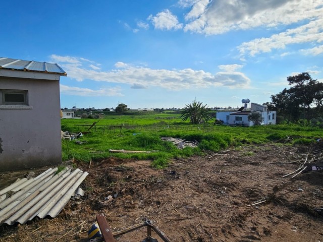 Freistehendes Haus zum Verkauf mit großem Garten in der Region Famagusta Maraş