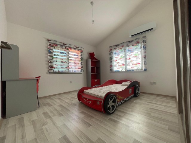Wunderschöne 6-Schlafzimmer-Villa in Çatalköy zu verkaufen.
