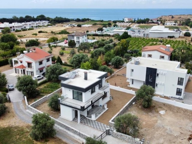 LUXURIÖSE FREISTEHENDE VILLA IN ÇATALKOY