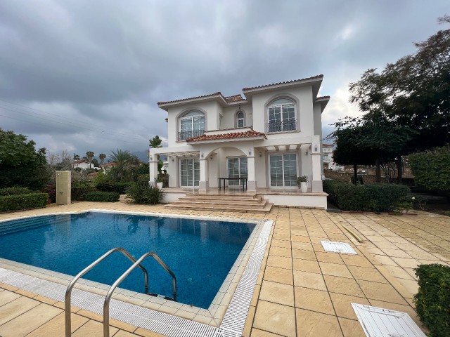 LUXURY DETACHED VILLA IN KARAOGLANOGLU, RIGHT NEXT TO THE SEA