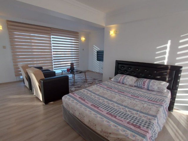 GİRNE MERKEZDE ÖZEL PENTHOUSE DAİRE