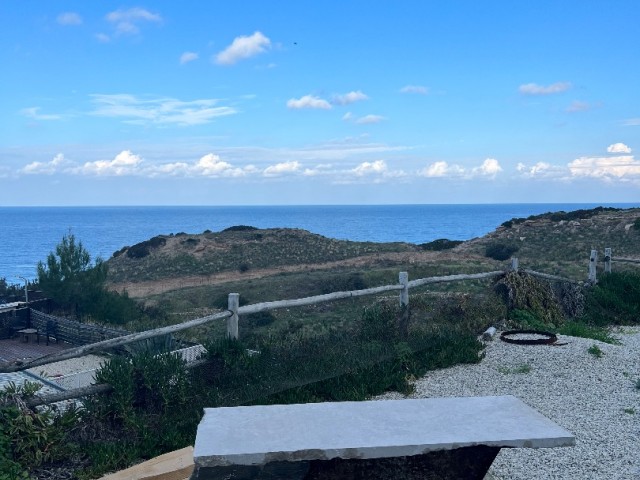 1+1 WOHNUNG AM MEER IN BAHÇELİ IN EINER LUXURIÖSEN ANLAGE