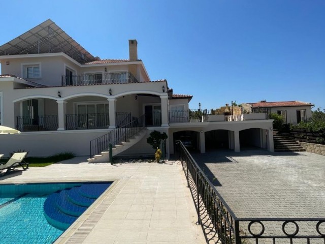 Saken Özel Villa Girne Edremit  / Saken Private Villa Kyrenia Edremit / (4+1)