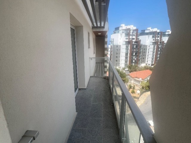 3+1 LUXURIÖSE WOHNUNG MIT BERG- UND MEERBLICK IM ZENTRUM VON KYRENIA