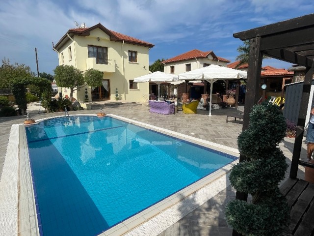 Girne Alsancak' ta Deniz de Satılık 3+2 Villa 