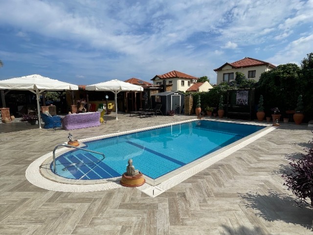 Girne Alsancak' ta Deniz de Satılık 3+2 Villa 