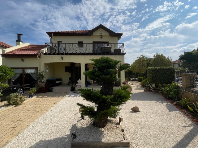 3+2 Villa zum Verkauf in Alsancak