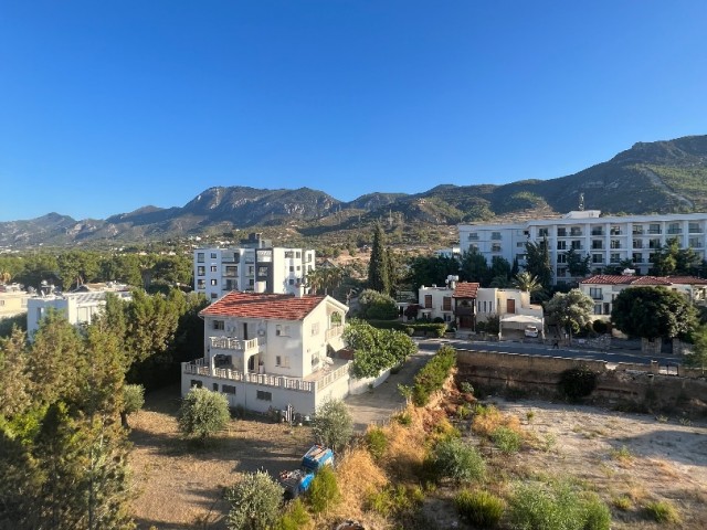 Geräumige 2+1-Wohnung im Zentrum von Kyrenia