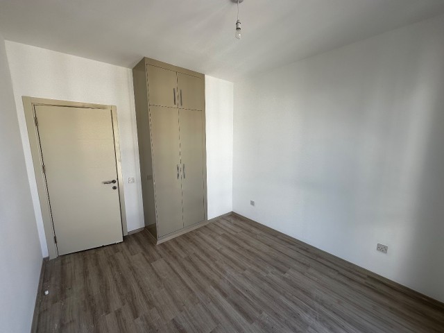 2+1 WOHNUNG MIT BÜROGENEHMIGUNG IM KYRENIA CENTER