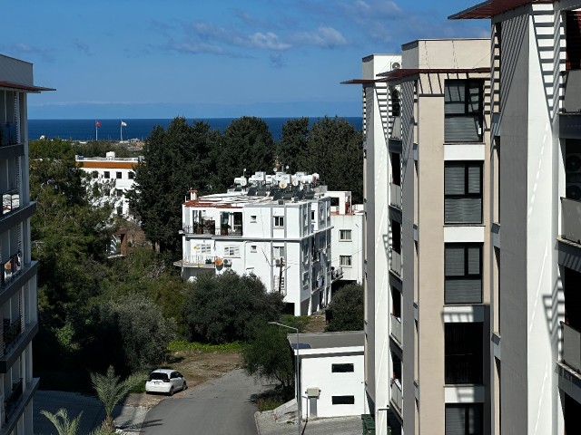 2+1 WOHNUNG MIT BÜROGENEHMIGUNG IM KYRENIA CENTER