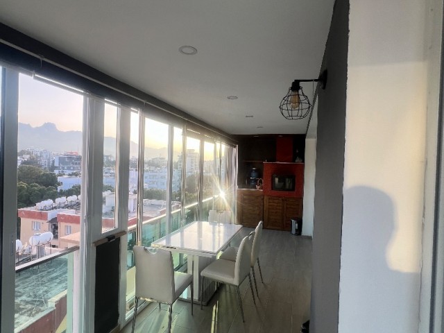 LUXUS-PENTHOUSE-WOHNUNG IM NEUEN HAFENGEBIET