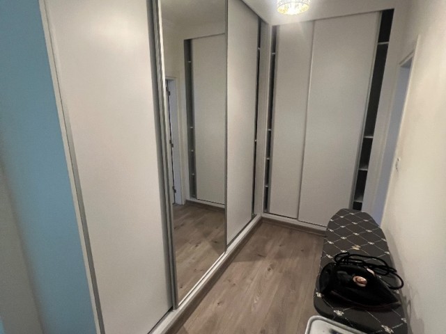 LUXUS-PENTHOUSE-WOHNUNG IM NEUEN HAFENGEBIET