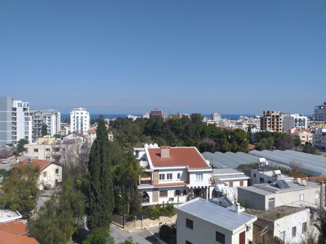 Neue 3 + 1 Wohnungen in einem sicheren Familienbesitz im Zentrum von Kyrenia vom Eigentümer. ** 