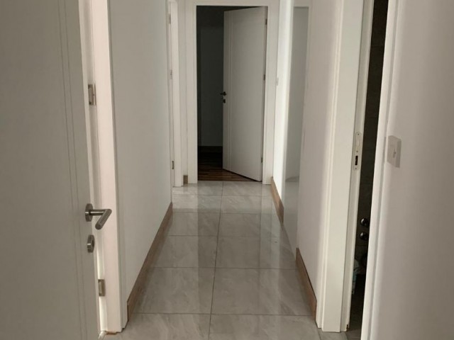 KIBRIS GİRNE MERKEZDE FULL EŞYALI 3+1 SATILIK DAİRE