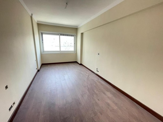 KIBRIS GİRNE MERKEZ'DE 3+1 SATILIK DAİRE