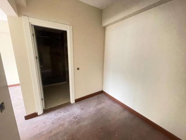 3+1 WOHNUNG ZU VERKAUFEN IN ZYPERN KYRENIA ZENTRUM ** 