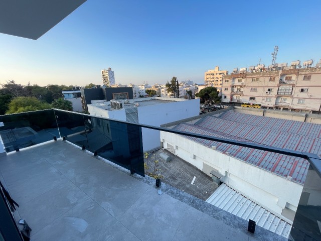 3+1 FLAT FOR SALE IN THE CENTER OF CYPRUS KYRENIA