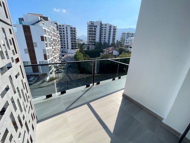 KIBRIS GİRNE MERKEZDE ORTAK HAVUZLU SİTEDE 1+1 LÜKS SATILIK DAİRE