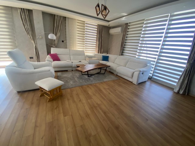 3+1 PENTHOUSE ZUM VERKAUF IM ZENTRUM VON ZYPERN KYRENIA