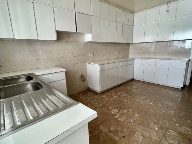 3+2 FLAT FOR SALE IN CYPRUS KYRENIA CENTER