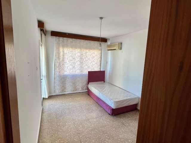 3+2 WOHNUNG ZUM VERKAUF IN ZYPERN KYRENIA CENTER