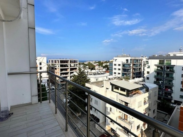 1+1 PENTHOUSE ZUM VERKAUF IN ZYPERN KYRENIA CENTER