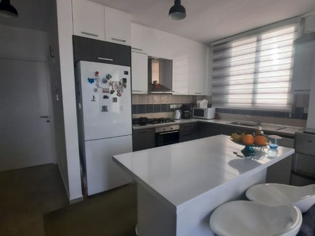 بنتهاوس للبيع 2+1 PENTHOUSE-WOHNUNG ZU VERKAUFEN IN GÖNYELI