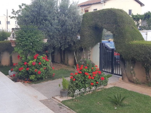 3+1 TWIN VILLA with LARGE garden for sale in Nicosia Cihangir