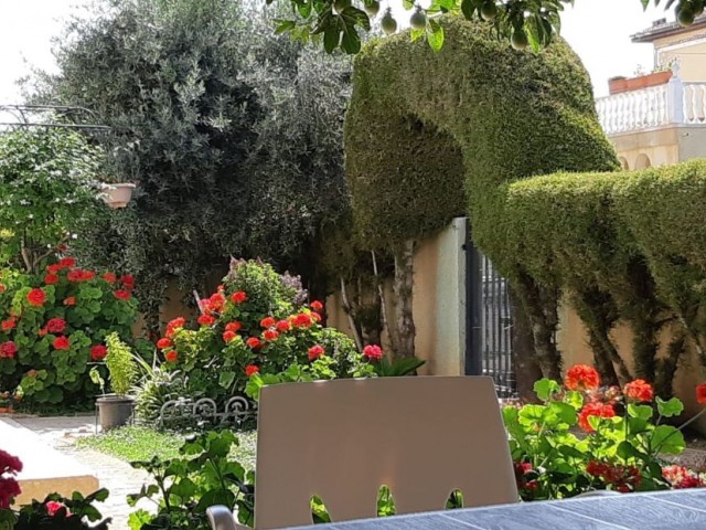 ویلای دوقلو 3+1 با باغ بزرگ برای فروش در نیکوزیا جهانگیر