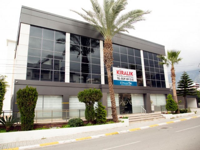 Komplettes Gebäude zum Verkauf oder zur Miete im Zentrum von Kyrenia ** 