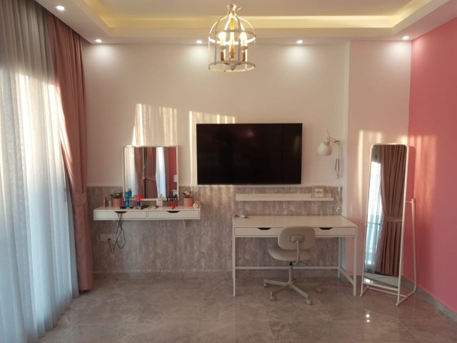 3+1 beautiful penthouse for sale in Caesar Resort with Sea view.