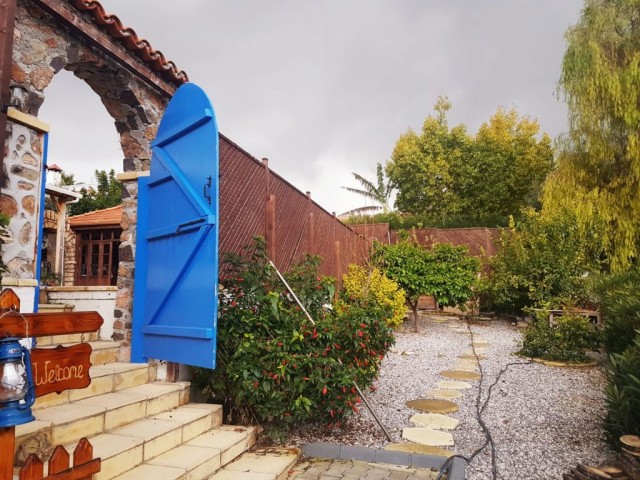 Bungalow mit privatem Pool 2+1 auf 1 Hektar Land in Kyrenia Karsiyaka-geeignet für Bankkredit ** 