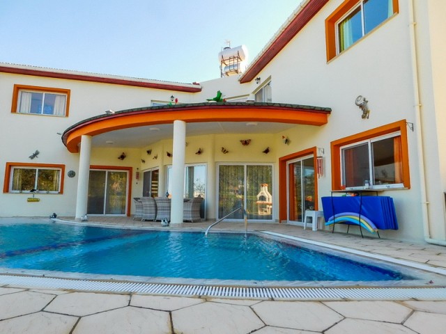 1 Hektar Land in Kyrenia Alsancak, 4+1 Villa mit privatem Pool ** 