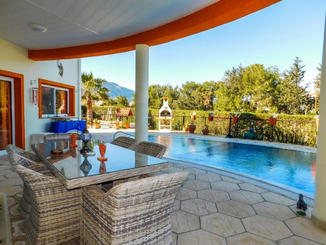 Luxury Villa with 4 + 1 Private Swimming Pool on 1 Acre of Land in Alsancak, Kyrenia ** 