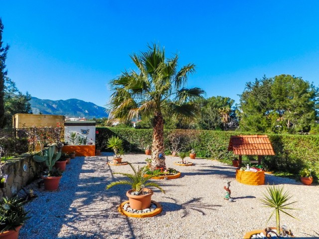 1 Hektar Land in Kyrenia Alsancak, 4+1 Villa mit privatem Pool ** 