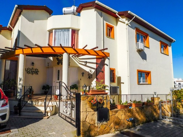 Girne Alsancak da 1 Dönüm Arazi İçerisinde 4+1 Özel Yüzme Havuzlu Lux Villa