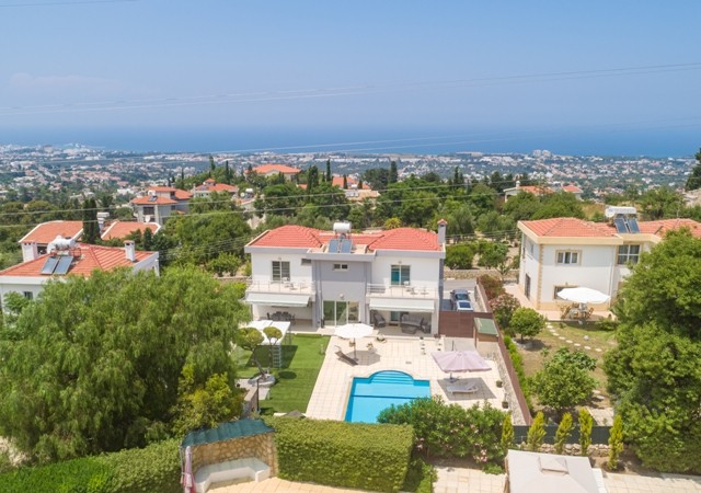 Girne Bellapais de 3+1 Özel Yüzme Havuzlu Lux Villa-Banka Kredisine Uygundur