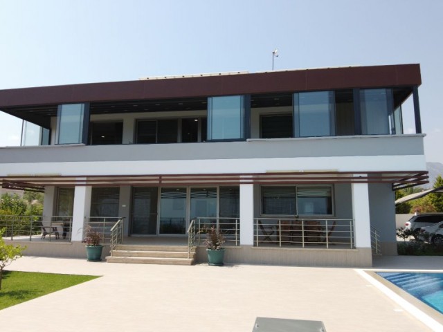 Deniz kenarı lüks villa