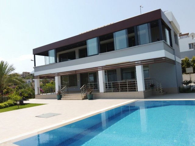 Deniz kenarı lüks villa