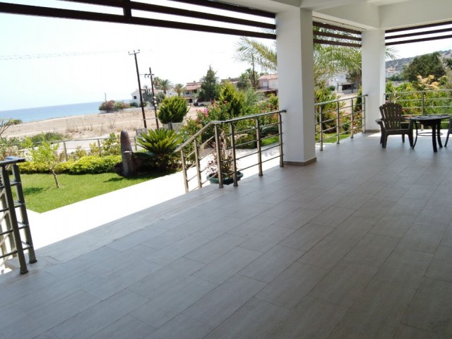 Deniz kenarı lüks villa