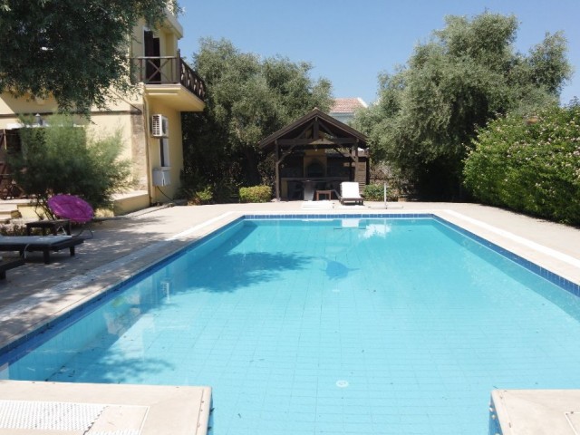 Llogara einzige autorisierte Llogara 3 + 1 Villa mit privatem Pool auf 1 Hektar Land in Kyrenia Ozanköy-geeignet für Bankkredit ** 